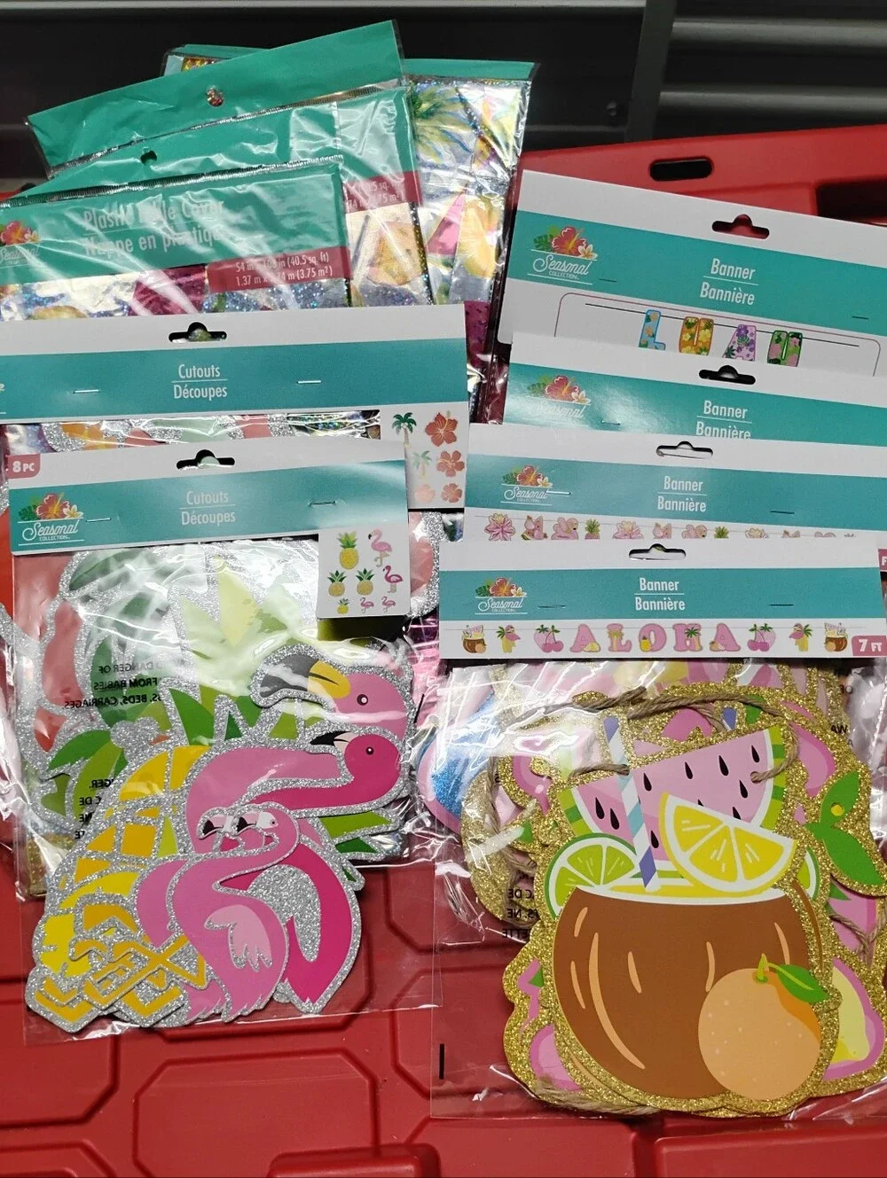 Tropical Flamingo Party Tablecloths & Banners